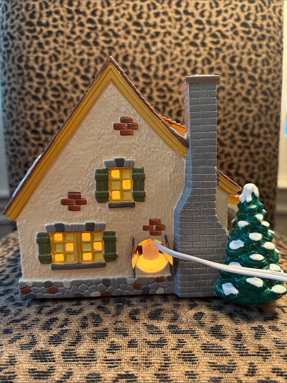 (Retired) Dept 56 Original Snow Village.Carmel Cottage. With Cord, Light and Box - Picture 8 of 12
